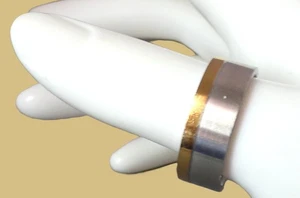 Ring, Markenlos, Edelstahl, silber- und goldfarben, Größe 11 - Bild 1 von 2