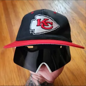 De colección Años 90 Kansas City Chiefs Snapback Equipo NFL Etiqueta Gafas de sol Inserto Ropa de calle - Imagen 1 de 5