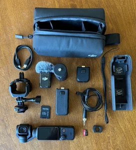 DJI Osmo Pocket 3 Creator Combo - Lightly Used only 4 hours plus SD card + mount - Picture 1 of 4