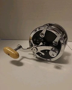 Vintage PENN Fishing Reel No.49 Deep Sea Reel Beige Handle 4" x 4" - Picture 1 of 16