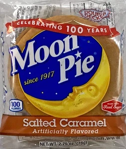 Galletas sándwich de malvavisco de doble piso de caramelo salado Moon Pie, paquete de 9 - Imagen 1 de 5
