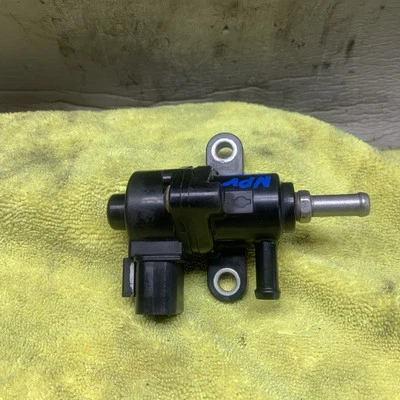Válvula de control de volumen de purga OEM 1995-98 Nissan Máxima EVAP | E9T170 91 Foto 1 de 4