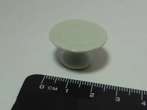 Accesorio en miniatura para casa de muñecas con soporte para pastel de cerámica a escala 1:12 - Imagen 1 de 2
