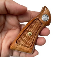 Classic panel Checker hard wood for S&W J FRAME SQUARE BUTT CHIEFS SPECIAL grips - Picture 1 of 4