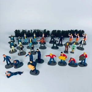 VINTAGE SCALEXTRIC FIGURES X30 & BUSHES X2 TRACKSIDE SCENERY PEOPLE PIT CREW - Picture 1 of 11
