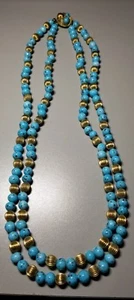 Vintage Rotkehlchen Ei blau gesprenkelt Glas/Keramik Perlenkette mit goldfarbenen Perlen - Bild 1 von 7