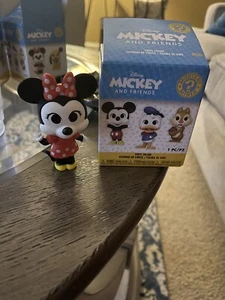 Figura en caja abierta de Mickey and Friends Minnie Mouse Funko Disney Mystery Minis - Imagen 1 de 2