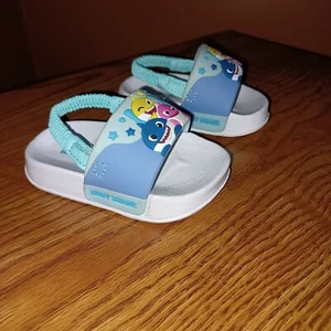 Pinkfong Baby Hai Größe 2 Kleinkind Baby Sandalen Knöchelriemen - Bild 1 von 5