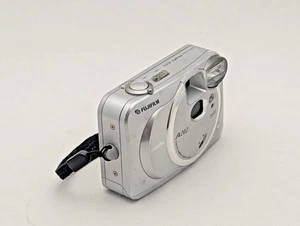 Vintage Fujifilm FinePix A202 2.0MP Compact Digital Camera Silver Tested - Bild 1 von 11