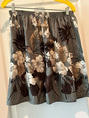 Tommy Bahama full Bermuda Shorts /Culottes 3xl Silk Floral Print. Tropical Beach - Image 1 of 4