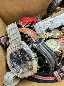 APPROX 3.4 LBS FASHION MIX LOT WATCHES PARTS BANDS BULK WOMEN MEN AS IS - Picture 1 of 8