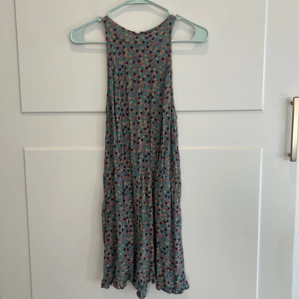 Mameluco sin mangas floral verde Mossimo Supply Co. para mujer pequeño boho jardín mujer Foto 1 de 4