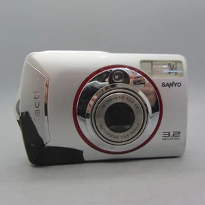 Sanyo Xacti VPC-S1 3.2MP Compact Digital Camera Silver Tested *Read* - Picture 1 of 8