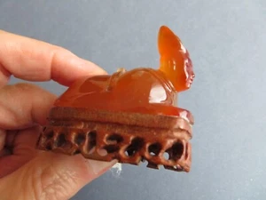 UNUSUAL VINTAGE CHINESE TRANSLUCENT ORANGE CARNELIAN AGATE SPHYNX LIKE CARVING - Picture 1 of 7