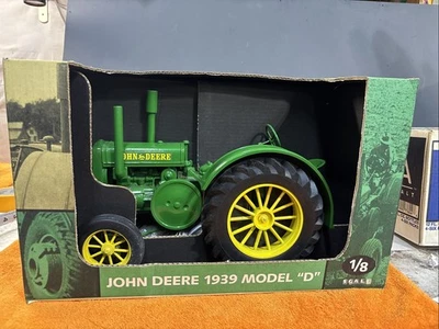 DWN #2 JOHN DEERE 1939 Model “D” TRACTOR 1/8 Scale NIP W/Joseph Ertl Signature - Image 1 of 4