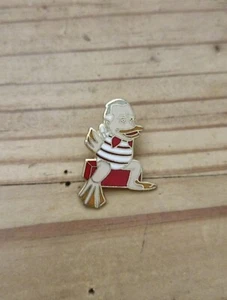 Pin's Pins Pin Enamel 33 Humour Politique CHABAN DELMAS TF1 "Bébéte Show" - Imagen 1 de 4