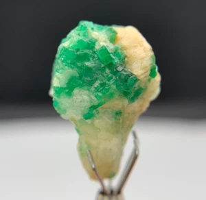 23ct | Bastante ramo de cristal esmeralda verde superior en muestra de matriz | Swat Pakistán - Imagen 1 de 8
