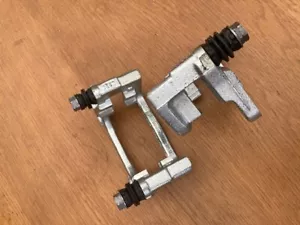 Freelander 2 rear brake caliper carrier mounting genuine x 2 LR005260 - Picture 1 of 2