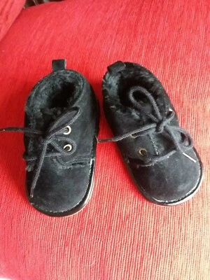 NUEVAS ETIQUETAS - BOTAS ESTILO GAMUZA FORRADAS DE PIEL NEGRA - PRIMERA TALLA Foto 1 de 4