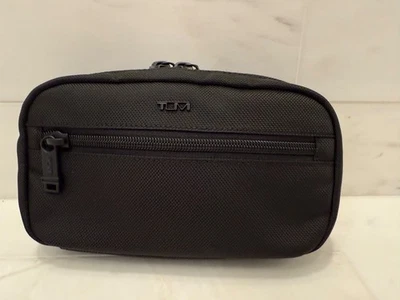 NUEVO Estuche Tumi + 8,5” x 4,5” de nailon balístico con cremallera alrededor - NEGRO SÓLIDO Foto 1 de 4