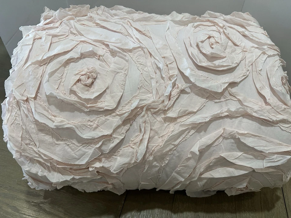 Pottery Barn Kids Monique Lhuillier Rosette Quilt Twin  Blush - Image 1 of 2