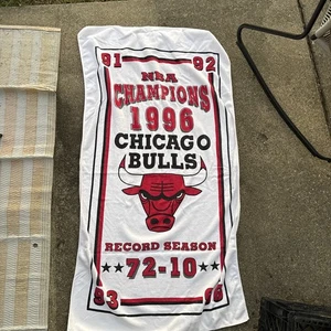 Original Vintage Chicago Bulls/Jordan 1996 Championship Towel - Picture 1 of 4