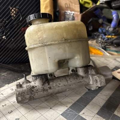 Ford F-150 2006 cilindro maestro de freno Foto 1 de 2