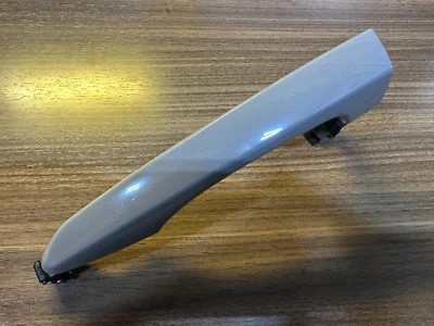 NEW OEM HYUNDAI TUCSON 2016-2021 LEFT SIDE FRONT OR REAR DOOR HANDLE- UNPAINTED - Image 1 of 4