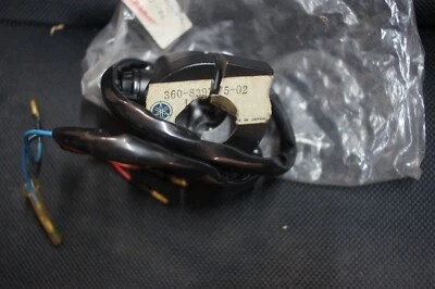 INTERRUPTOR MONTAJE MANILLAR DERECHO YAMAHA RD350 RD250 73-75 360-83975-02 NOS Foto 1 de 4