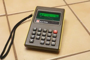 Vintage Taschenrechner Sharp EL 8002 Sci Fi Look Requisiten grün Display alt ZE - Bild 1 von 9