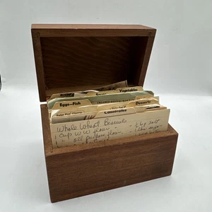 Ricettario vintage in legno floreale con biglietti da ricetta scritti a mano e dattiloscritti cucina - Foto 1 di 10