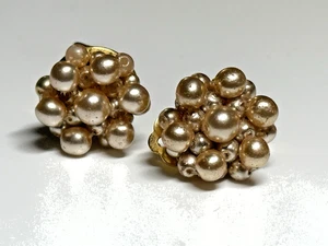 Vintage Clip on Earrings Faux Pearl Gold Tone Metal - Picture 1 of 6
