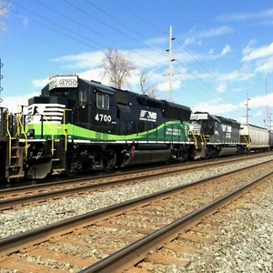 5x7 COLOR PHOTO NORFOLK & SOUTHERN RR GP-33ECO #4700 ARCHBOLD, OH APRIL 4, 2015 - Picture 1 of 1