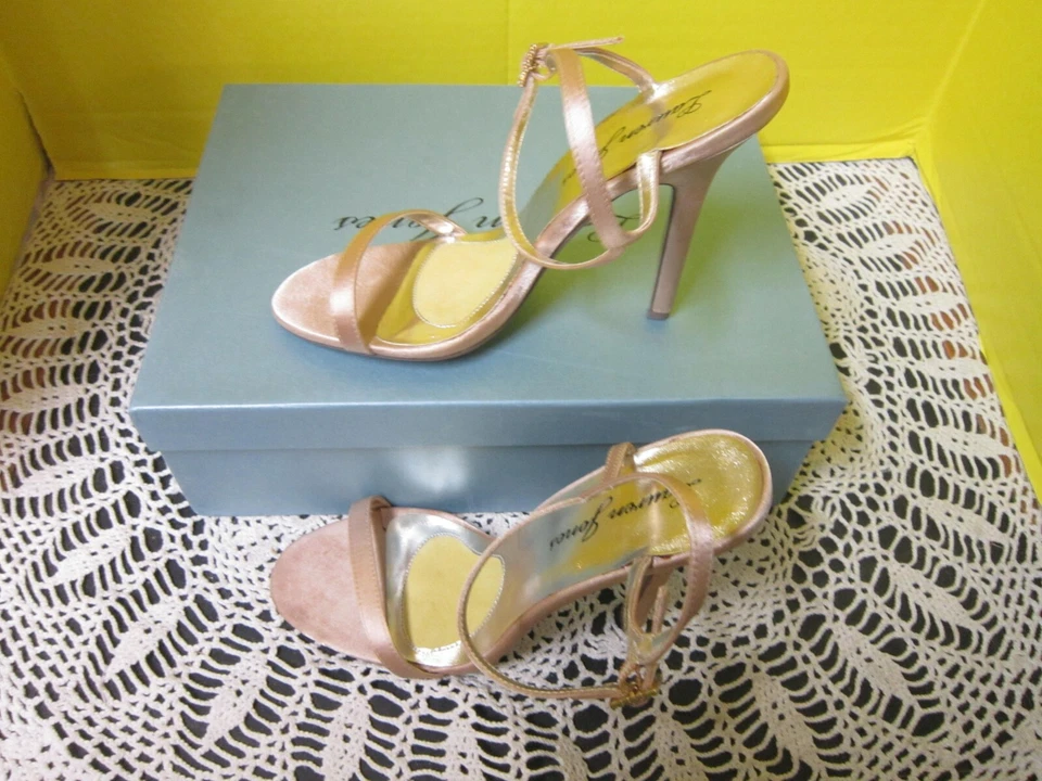 Lauren Jones Franci 女式露趾 D'Orsay 细高跟鞋凉鞋裸缎 8M 全新 — 第 1/4 张图片