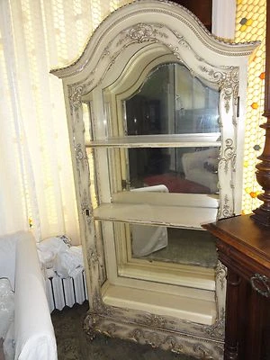 Vitrina antigua de curiosidades blanca del siglo XIX Foto 1 de 4