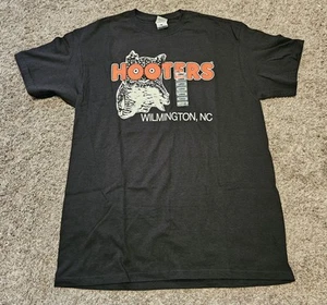 Hooters Wilmington North Carolina NC Classic Logo Y2K Vintage Mens Large Black - Picture 1 of 6