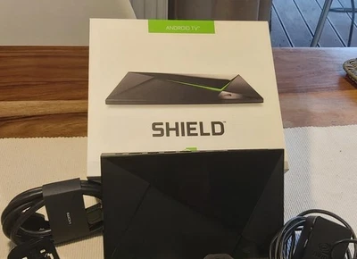 NVIDIA Shield TV P2571, 1. Generation, Gamecontroller, Netzteil, Fernbedienung  - Bild 1 von 4