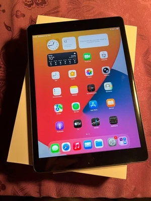 Apple iPad 8. Gen 32GB, Wi-Fi, 10,2 Zoll - Space Grau neuwertig - Bild 1 von 3