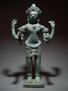 SÜDOSTASIEN BRONZE STEHENDE MEHRARMIGE MÄNNLICHE GOTTHEIT, KHMER "BAJON" STIL. - Bild 1 von 12