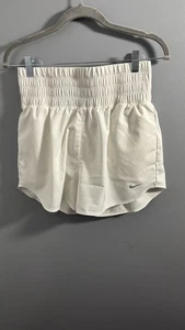 Nike Shorts weiß Größe M  - Bild 1 von 4