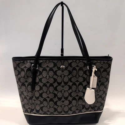 Сумка с короткими ручками Coach черная Peyton перфорированная ПВХ на молнии сверху - Изображение 1 из 4