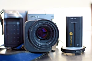 Sony Mavica MVC-FD91 comes with battery. - Picture 1 of 9