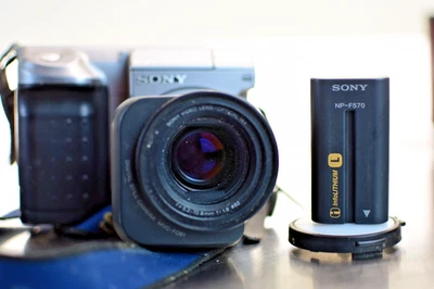 Sony Mavica MVC-FD91 comes with battery. - Image 1 of 4