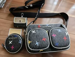 Michael Kors Airplane Travel Jet Set Crossbody Purse Bag Airpods Coin Case Zip - Bild 1 von 13