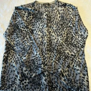 Cardigan manica lunga Lord & Taylor lana con bottoni grigio e nero stampa leopardata - Foto 1 di 6