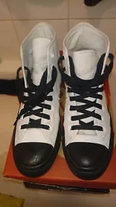 Unisex Converse C. Taylor All Stars in pelle bianca e nera. M7. 5.-W9.5UK 162737C - Foto 1 di 10