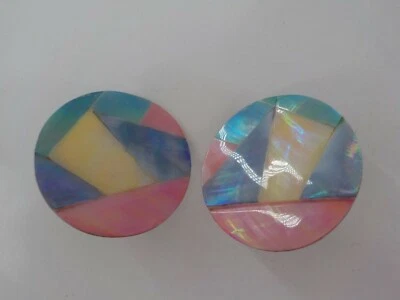 SHE SHELLS CLIPON EARRINGS INLAID SHELL ROUND PASTEL COLOR FASHIONJEWELRY HAWAII - Image 1 of 3