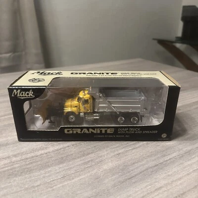 Caminhão basculante First Gear MACK GRANITE com arado DOT 1:64 fundido 69-0021 2005 na caixa - Imagem 1 de 4