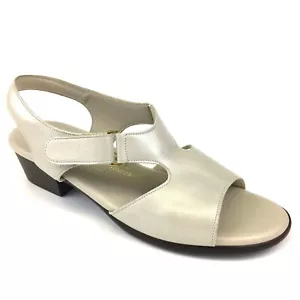 SAS Suntimer NWOB Pearl Bone Sandals Beige Slip On Wedge Heels 8.5 N - Picture 1 of 9