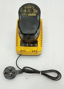 Dewalt DE9135 CHARGER 7.2V-18V With Dewalt DE9503 18V 2.6Ah Nimh Battery - Picture 1 of 9